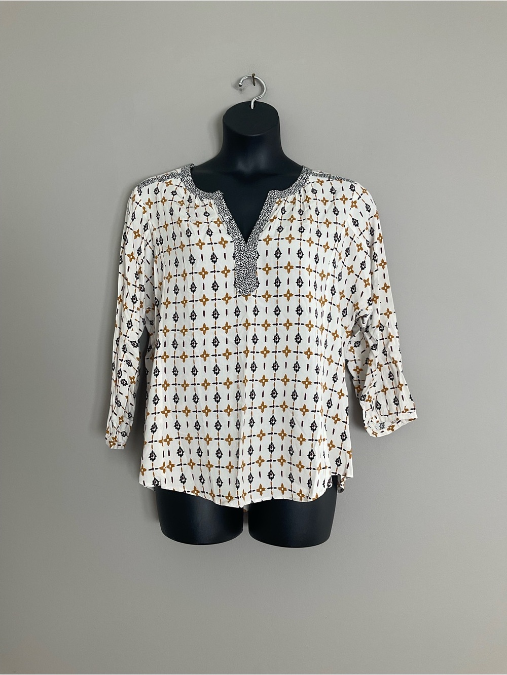 DR2 White, Black and Mustard Quarter Sleeve Top
